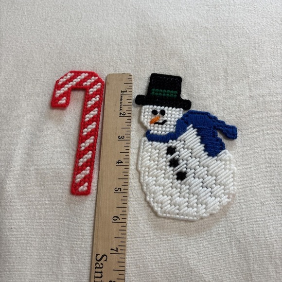 Christmas Handmade Plastic Canvas‎ Yarn Refrigerator Magnets Lot Of 13 VTG - Picture 8 of 9